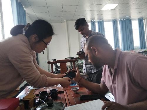 آخرین اخبار شرکت درباره آقای انمول کمار برای ماشین پاک کننده مرطوب بازدید می کند